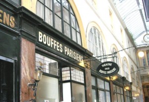 11-Entrée des Bouffes Parisiens